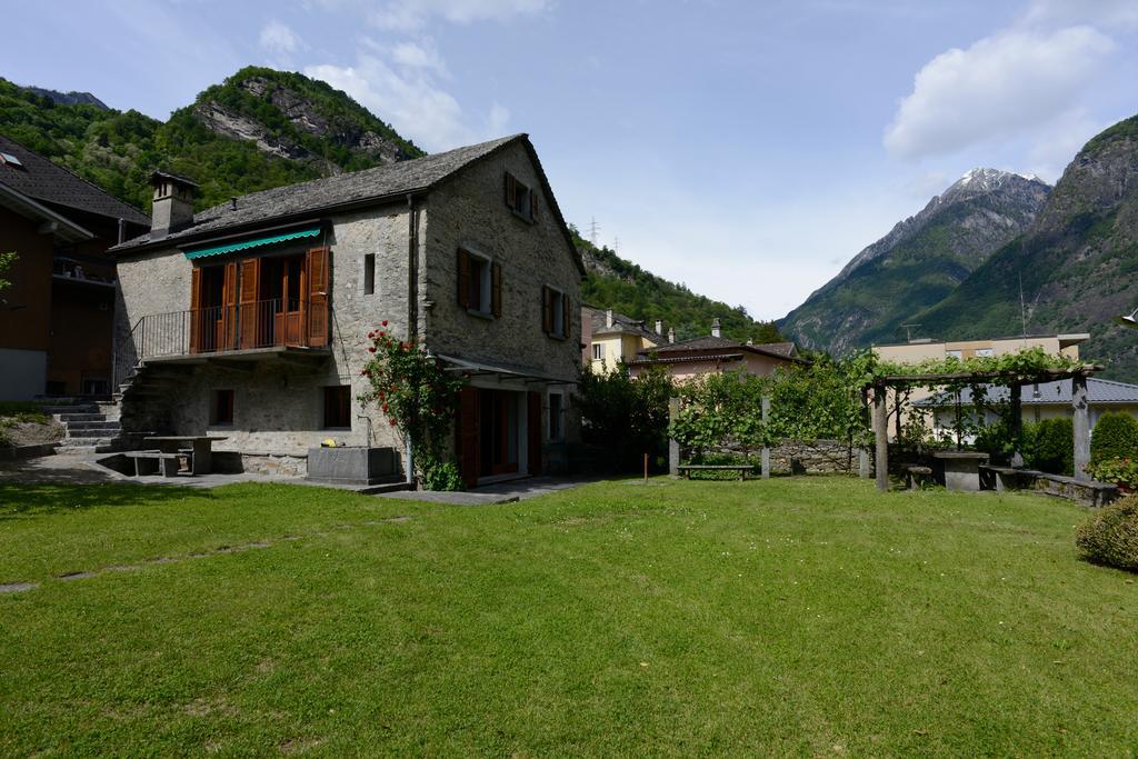 Bed&Breakfast da Käthy Agriturismo Grono Bagian luar foto